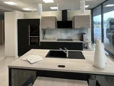 Showroom rénové par un peintre à Krautergersheim avec mise en valeur des cuisines
