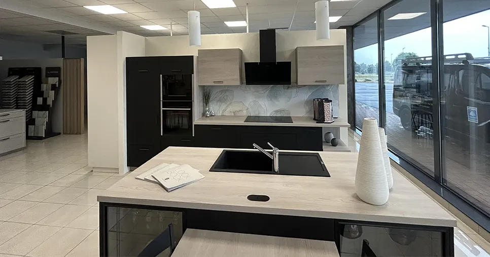 Showroom rénové par un peintre à Krautergersheim avec mise en valeur des cuisines